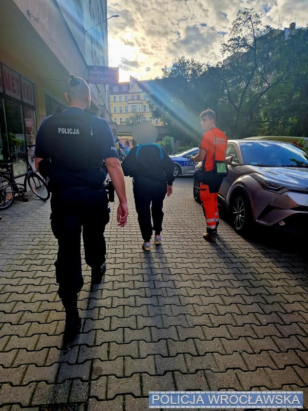 Policjanci znaleźli 85-latkę z krwią we Wrocławiu - Drogówka