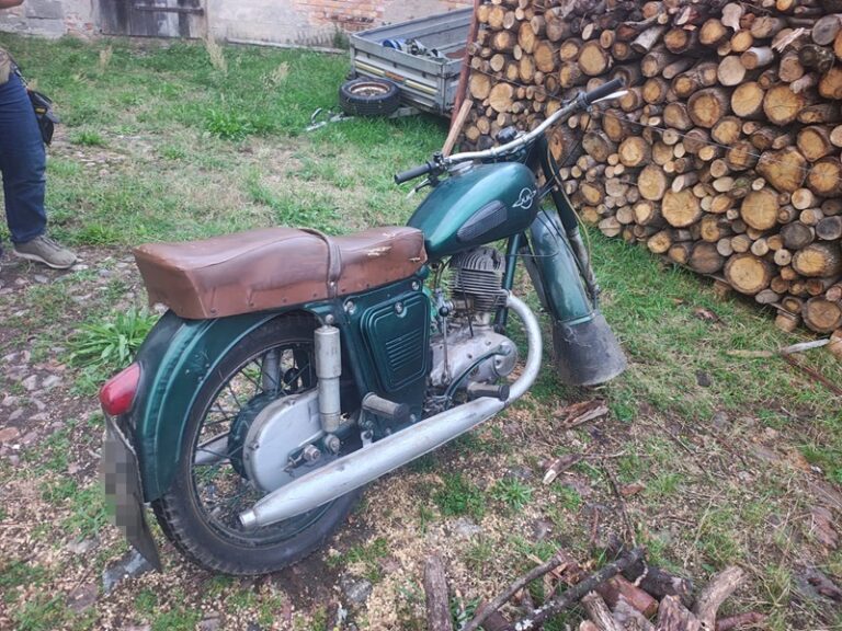 Policja odzyskała zabytkowy motocykl po kradzieży - Kradzieże