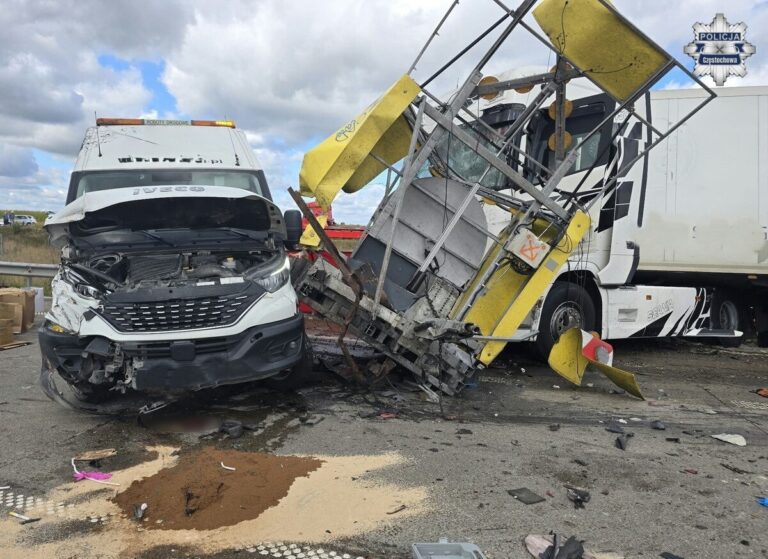 Zginęły 4 osoby w wypadku na A1 w Mykanowie - Drogówka