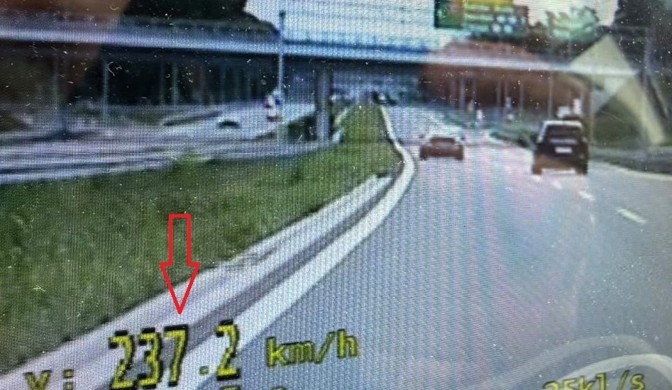 Kierowca z 237 km/h ukarany mandatem 2500 zł - Drogówka
