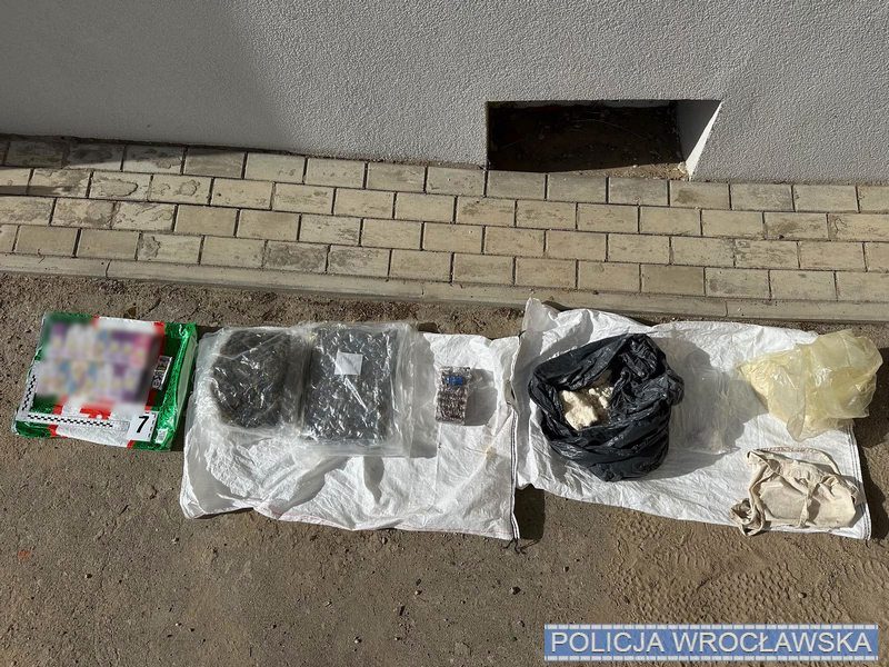 Policja we Wrocławiu zabezpieczyła ponad 7,5 kg narkotyków - Drogówka