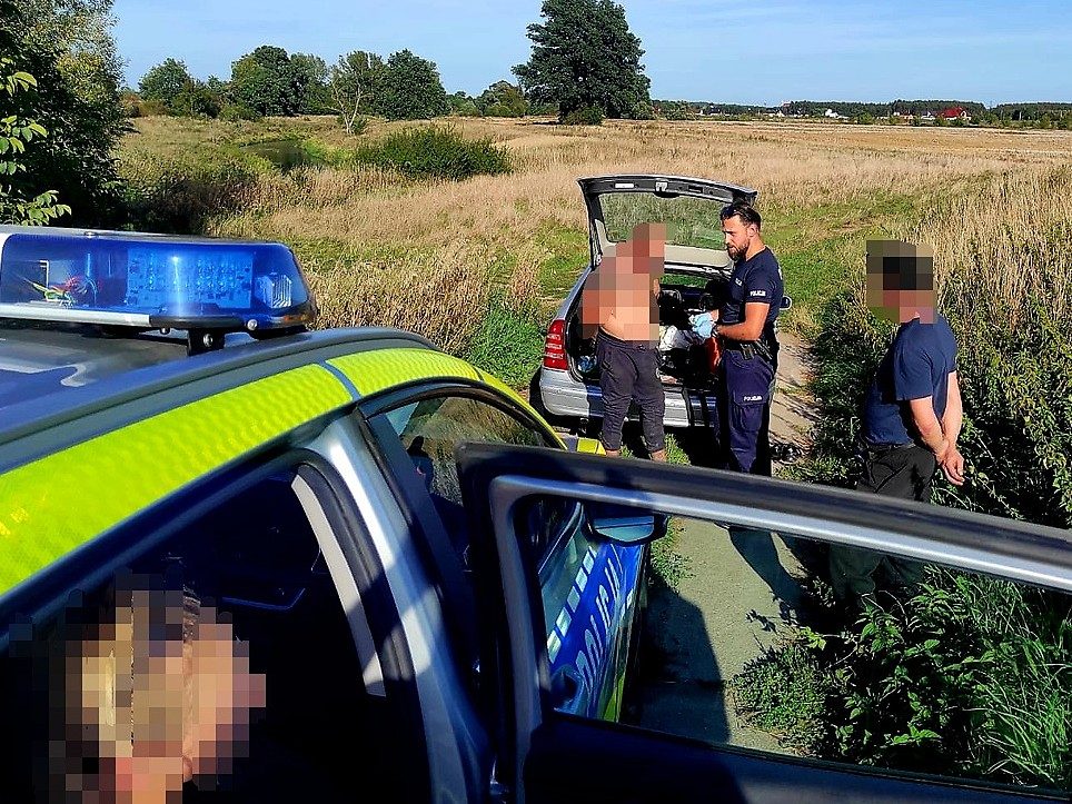 Policja zatrzymała kierowcę z zakazem i osoby narkotykami - Drogówka