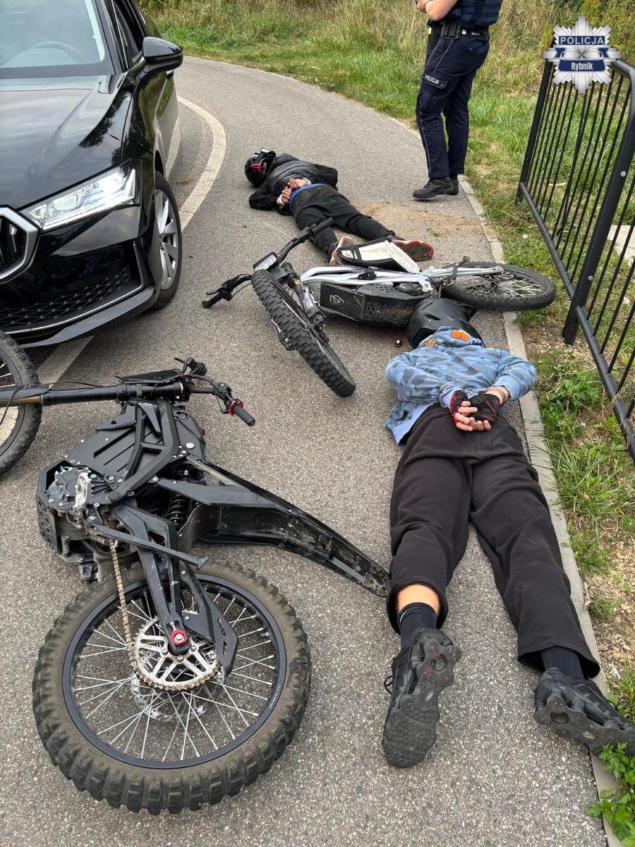 Zatrzymano nieletnich na elektrycznych motocyklach w Rybniku - Drogówka