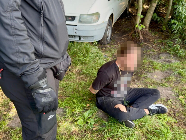 Policja rozbiła leśną dziuplę, zatrzymała trzech paserów - Akcje Służb