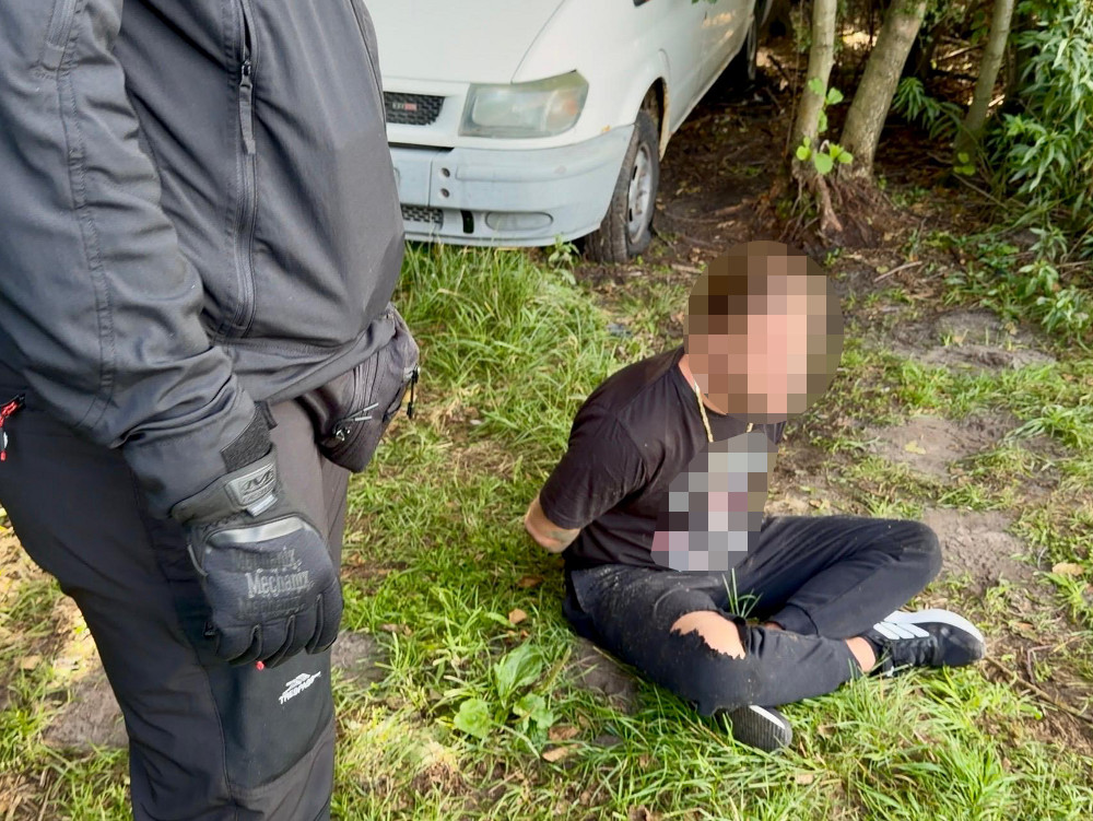 Policja rozbiła leśną dziuplę, zatrzymała trzech paserów - Akcje Służb
