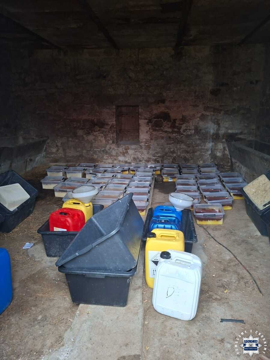 Policja w Opatowie przejęła 680 kg klefedronu i aresztowała dwójkę - Drogówka