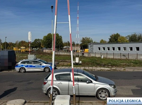 Zostawiła auto pod rogatkami – mandat i koszty - Drogówka